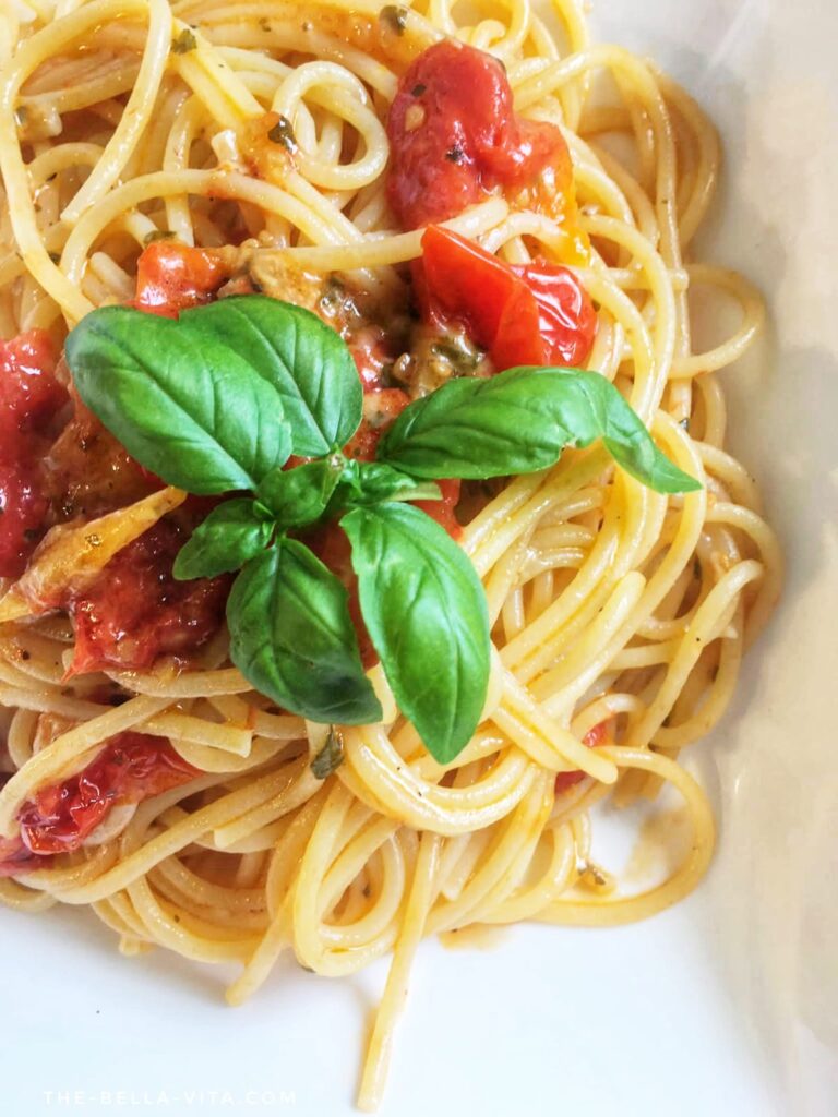 Pasta With Fresh Tomatoes
