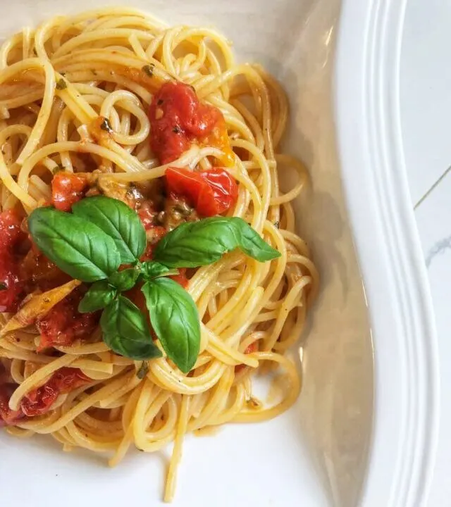 Pasta-With-Fresh-Tomatoes