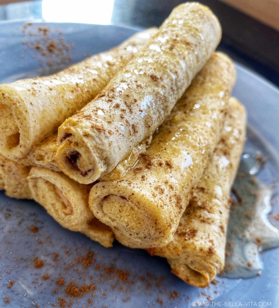 Air Fryer French Toast Roll Ups in a plate