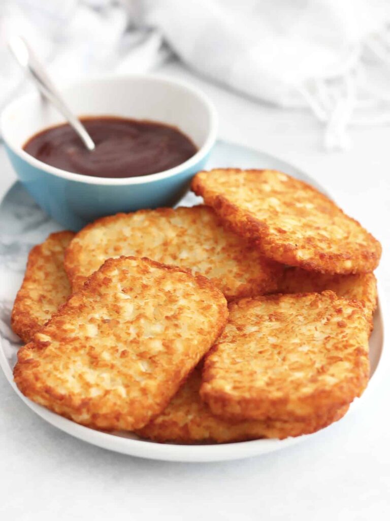 air fryer Hash Browns with sauce in a plate