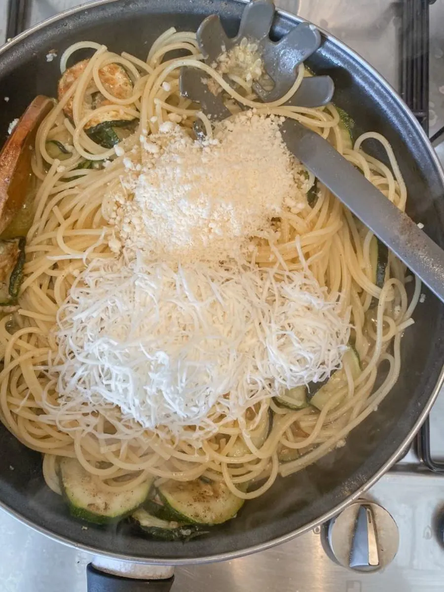 pasta with zucchini in a pan with cheeses