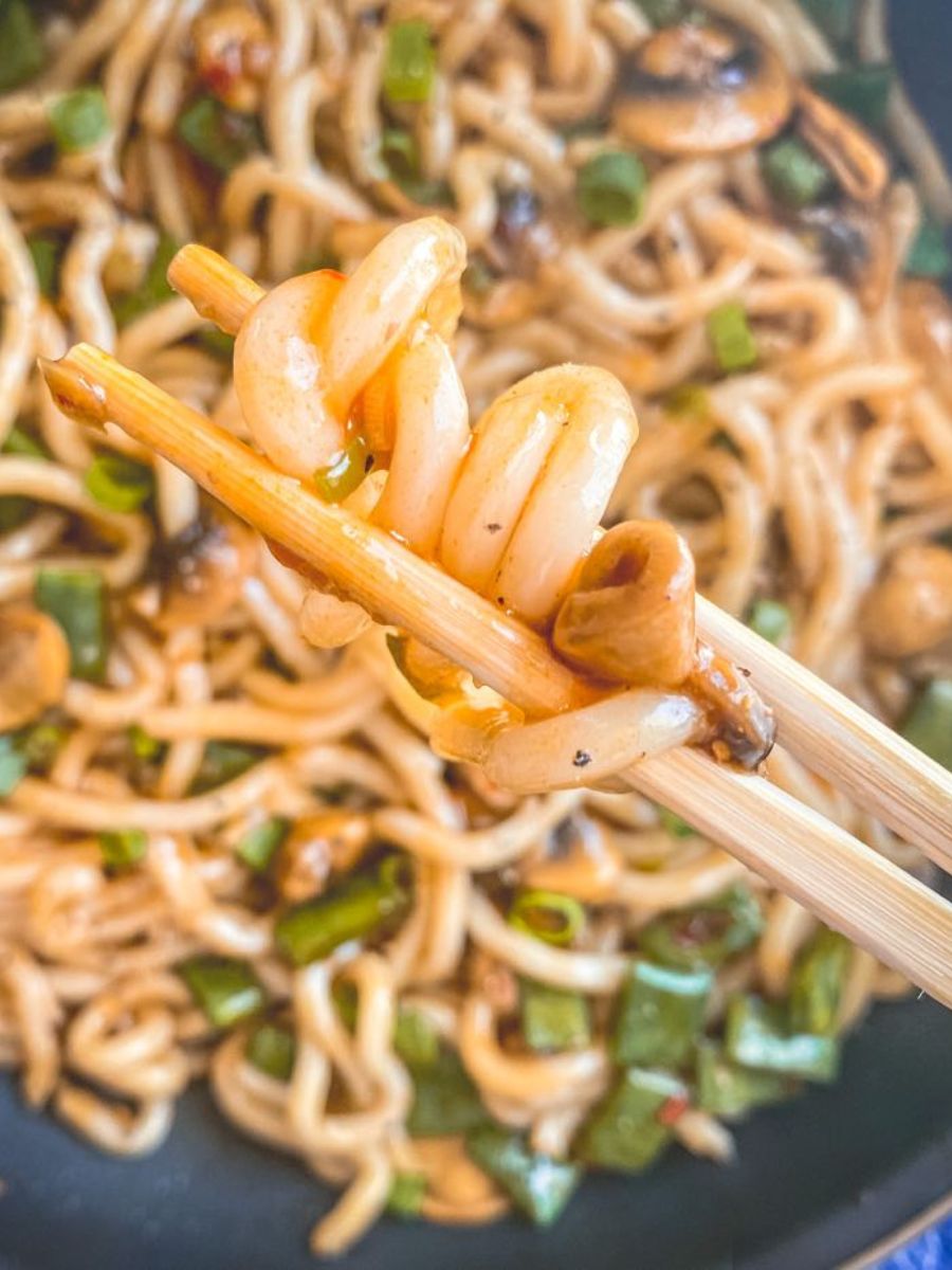 Vegetarian Stir Fry Udon Noodles With Sweet Chili Sauce