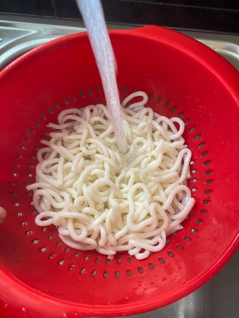 rinse udon noodles with cold water