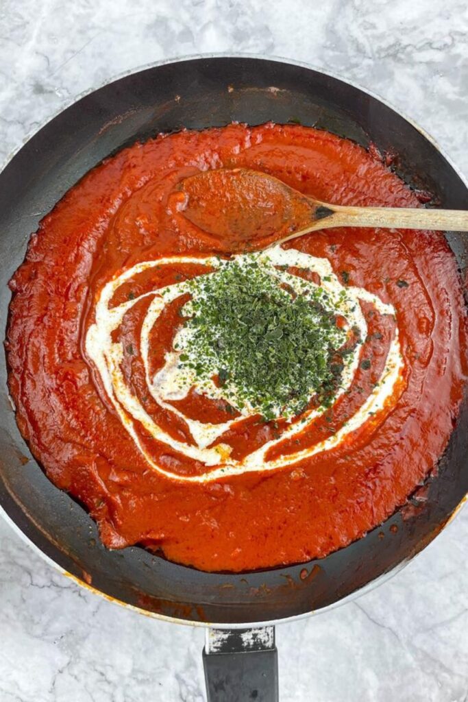 add cream and parsley to the tomayo sauce