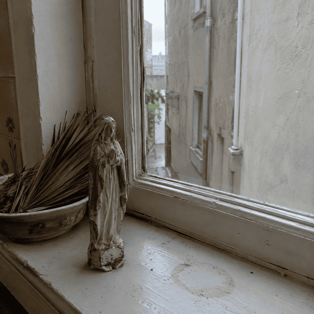 The Saint on the Windowsill